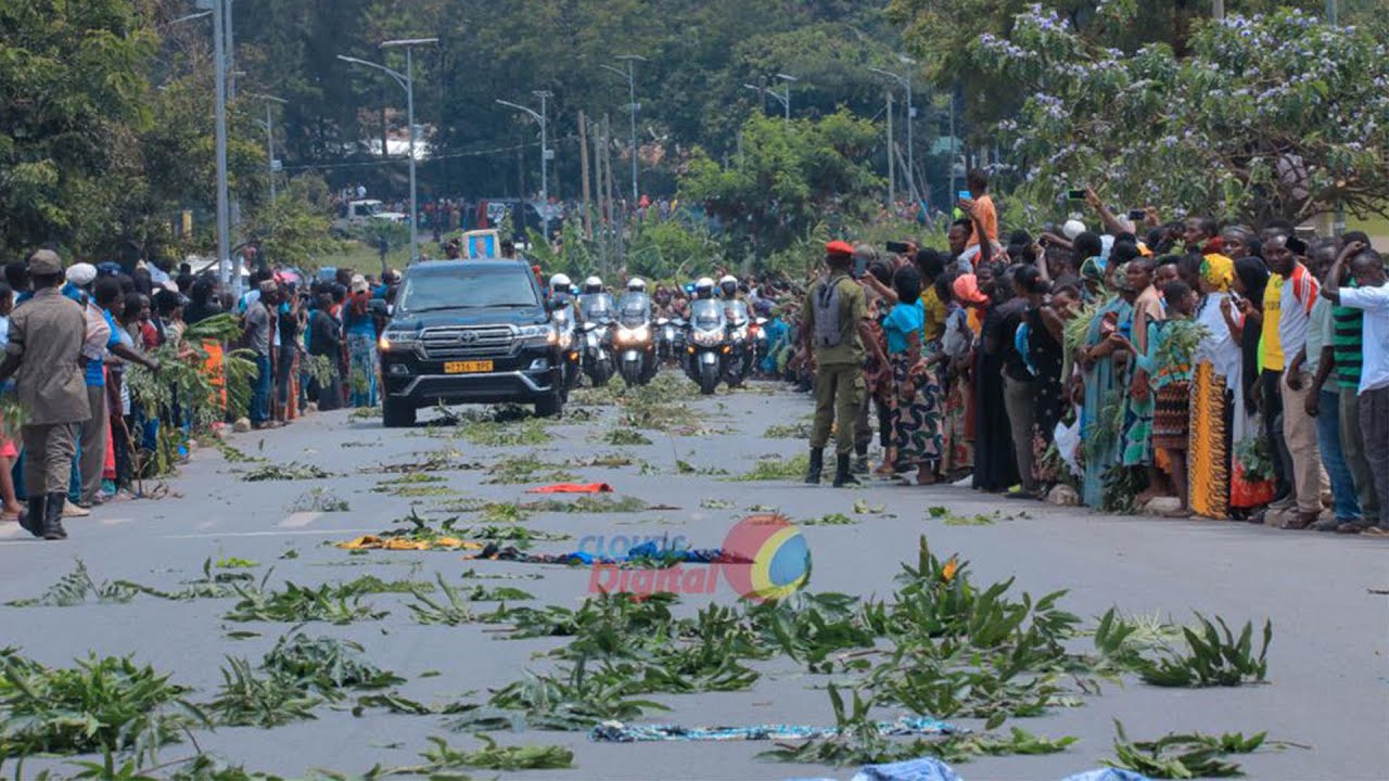 LIVE: Mwili wa Hayati Dkt. JPM Unapita Mitaa ya Jiji la Mwanza na Kuelekea Nyumbani Kwao Chato