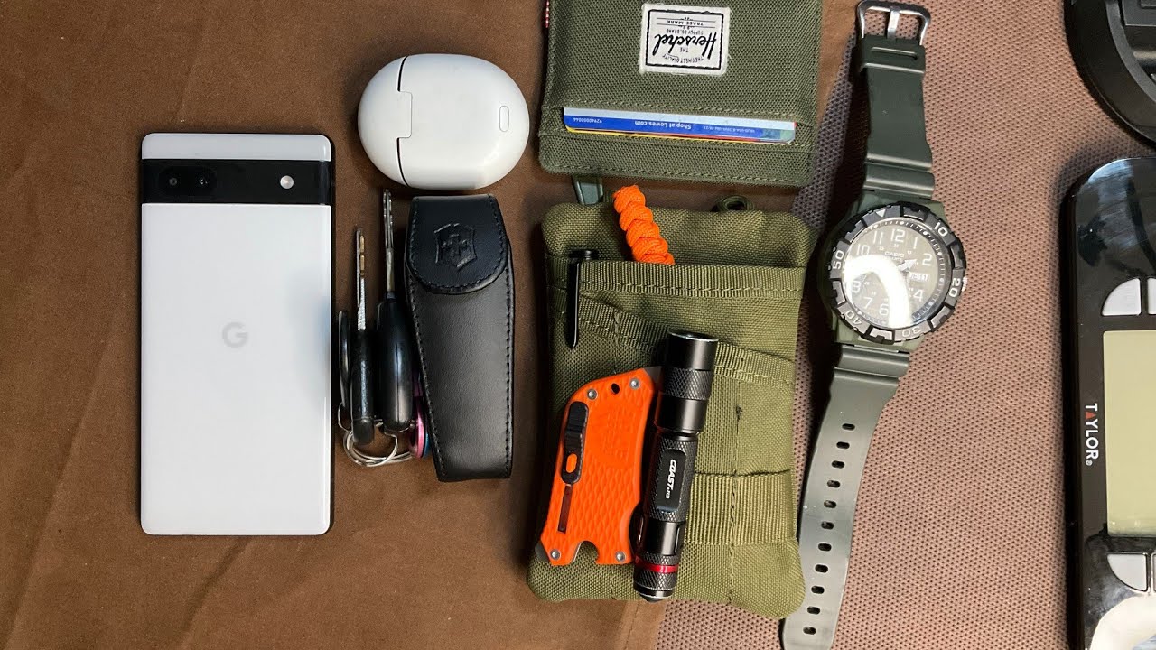 Mostrando mi EDC version economica. Every Day Carry en español.