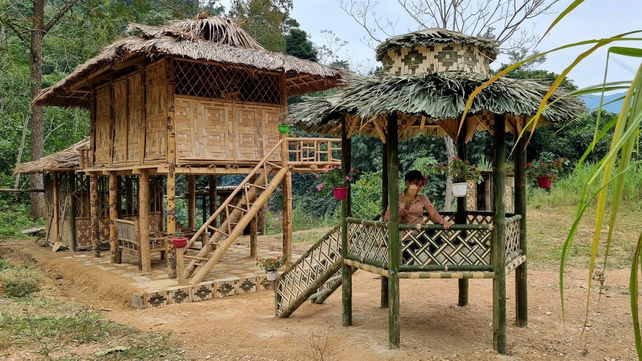Trieu Mai Huong: Completed a 6-Column hut from Bamboo & Beautifully decorated with flowers