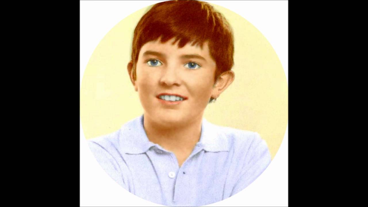 Richard Bonsall boy soprano sings Ave Maria Bach Gounod