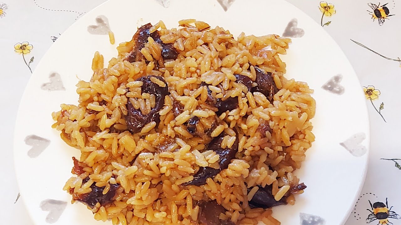 Orez cu prune uscate, un desert delicios din bucătăria bunicii/Rice with prunes, a delicious dessert