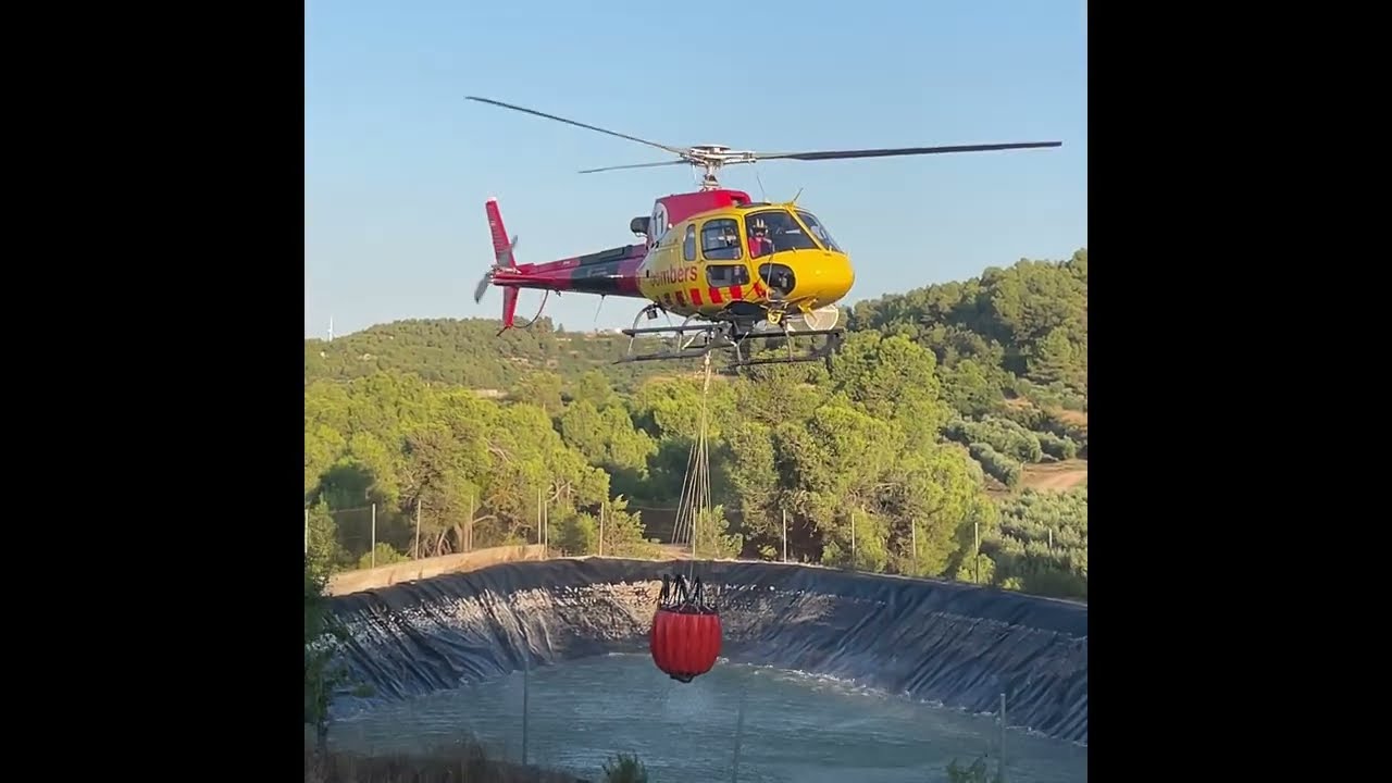 #helicópteros  de Bomberos en acción en Les Garrigues (Lleida)#pilot #aviation #firefighter #live