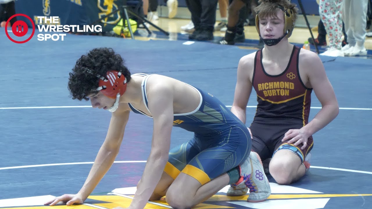132 - Wyatt Franckowiak of Richmond-Burton [R] v. Roman Ocampo of Glenbrook South [G]