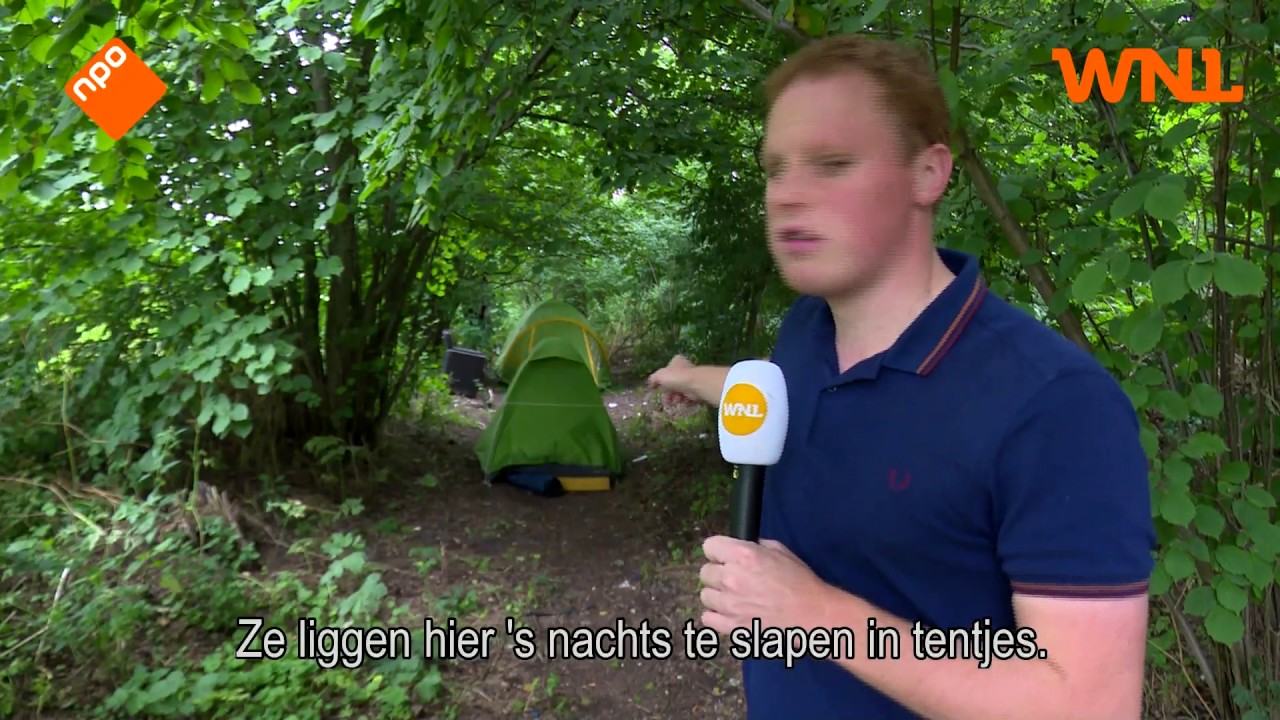 Rovende en bedelende Roma wonen al maanden in bosjes Bijlmer