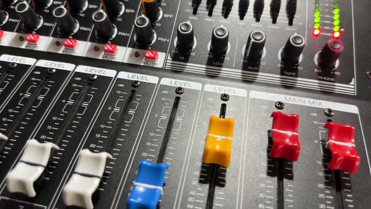 chi tiết mixer yamaha F88pro liền công suất tiếng ok hay giá 4tr5 Zalo:0867595079