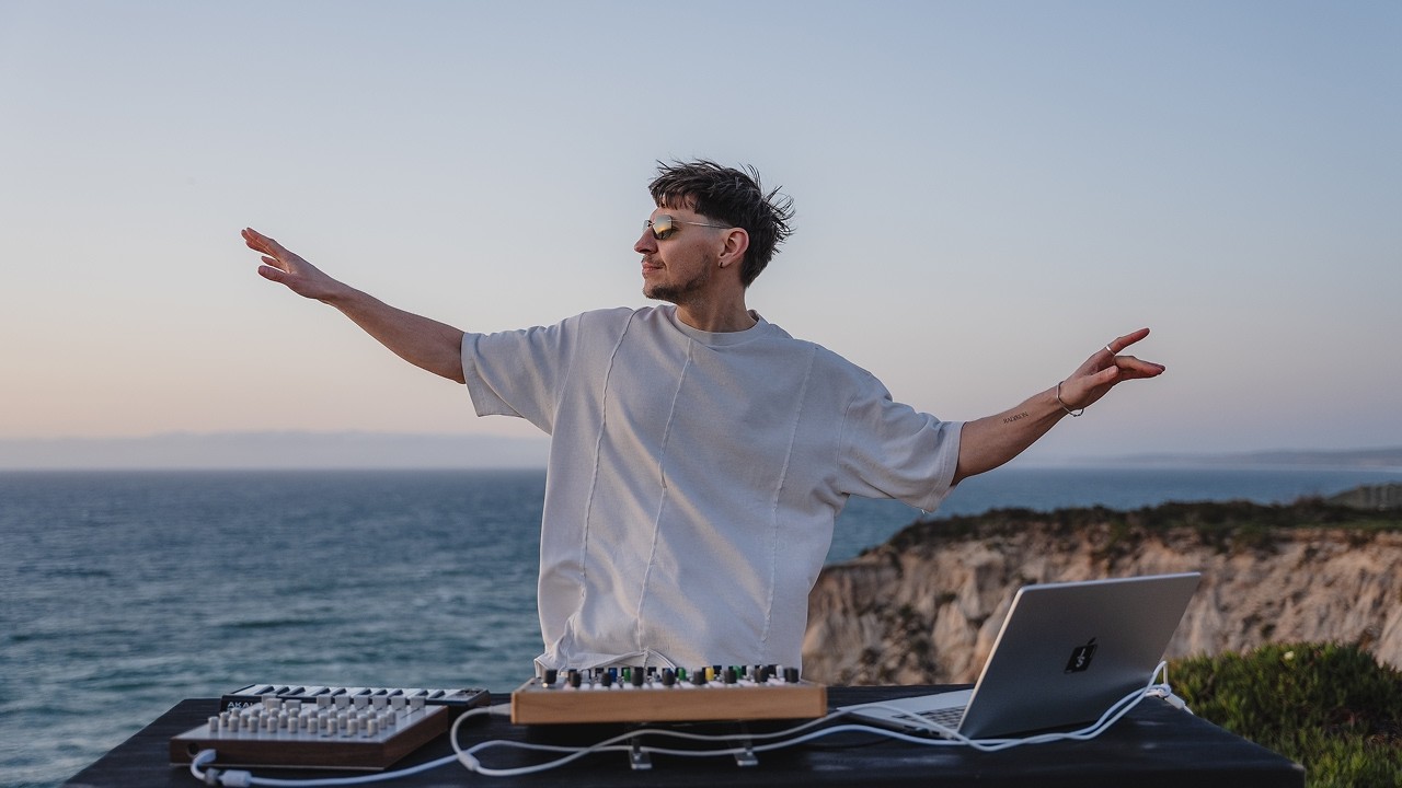 Jonas Saalbach - A Piece of the Sun (music video)