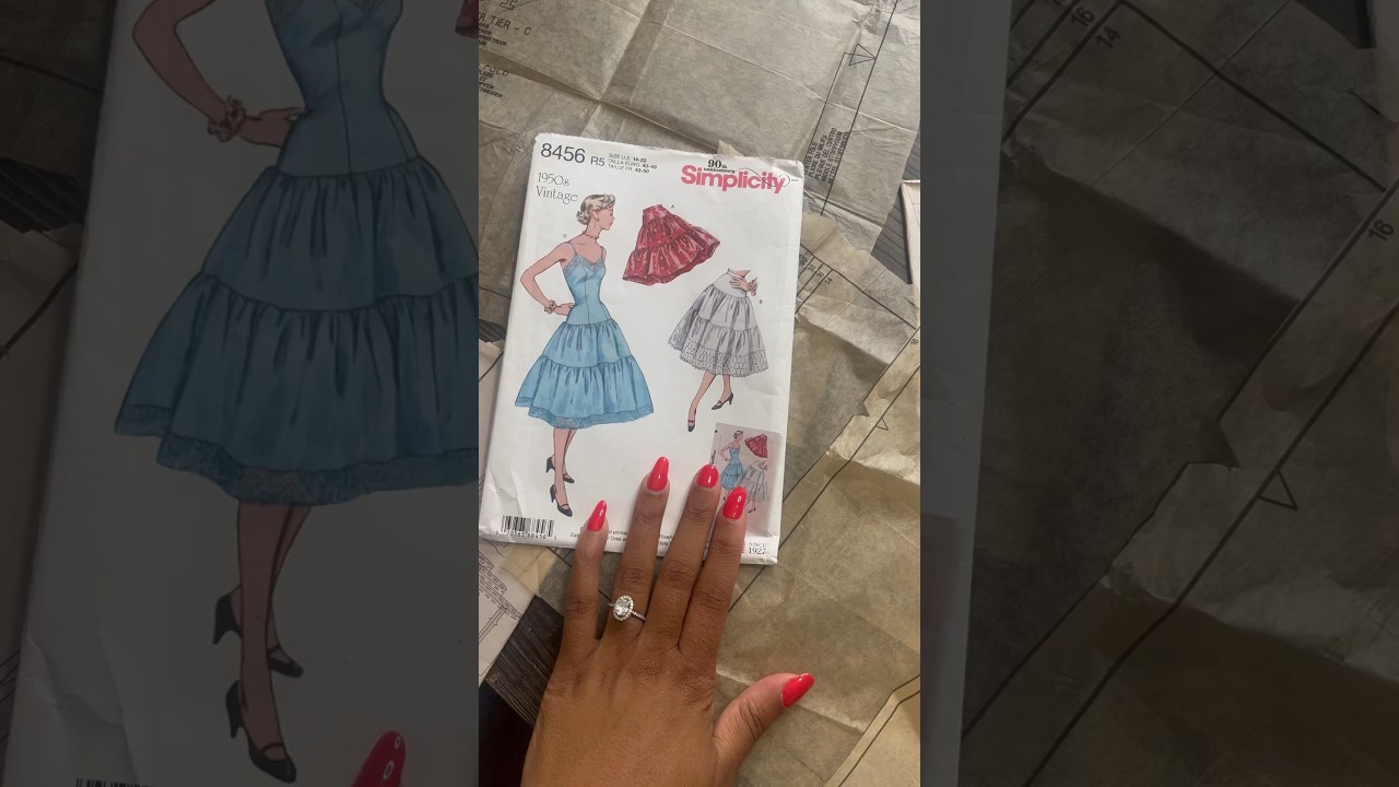 Sewing The Easiest Vintage Inspired Petticoat Sewing Pattern #vintage #sewing #shorts #simplicity