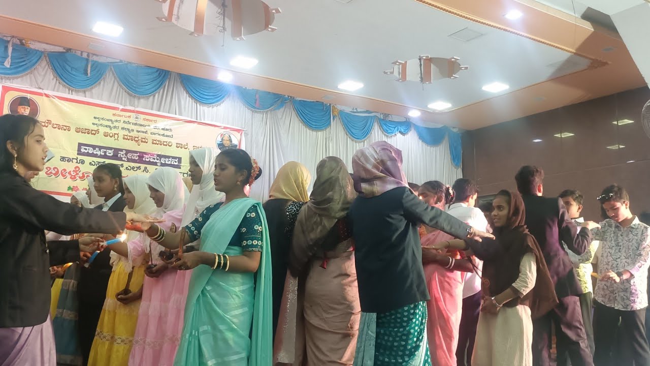 ಮೌಲಾನಾಆಜಾದಆಂಗ್ಲಮಾಧ್ಯಮಮಾದರಿ ಶಾಲೆಯಲ್ಲಿ ವಾರ್ಷಿಕ ಸ್ನೇಹಸಮ್ಮೇಳನ ಹಾಗೂ ಸಾಧಕರಿಗೆಸನ್ಮಾನವಿದ್ಯಾರ್ಥಿಗಳಬೀಳ್ಕೊಡುಗೆ 