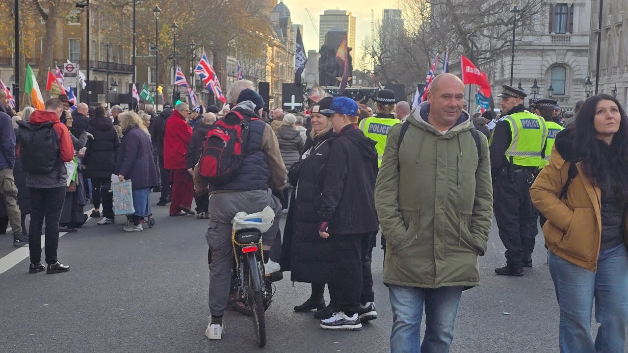 ⚒️2Up2down⚒️ UKT Carol Singing #liveirl #live #UTK #police #emergency #Christmas #cop