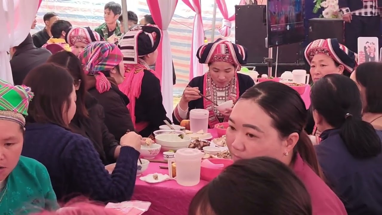 Một lễ cưới kết hợp giữa hiện đại và bản sắc văn hóa dân tộc 