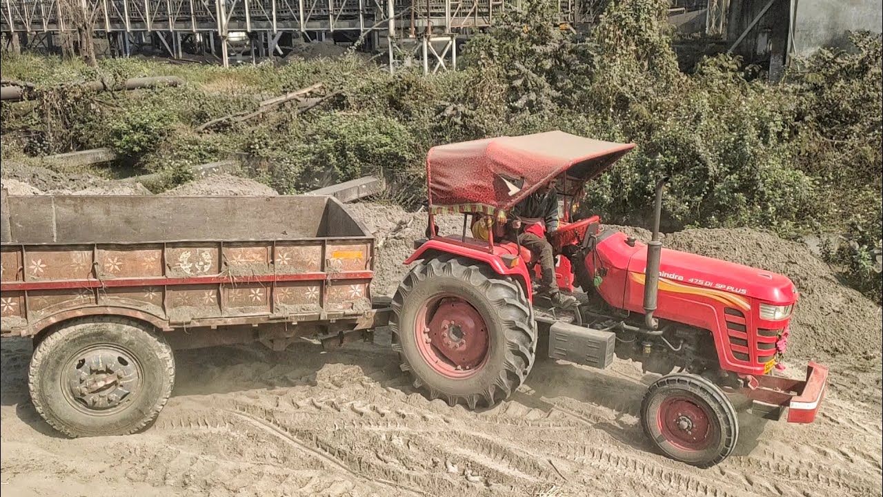 महिंद्रा ट्रैक्टर आर जेसीबी मशीन | JCB machine mitti khudai karte hue #JCB #Mahindratractor #tractor