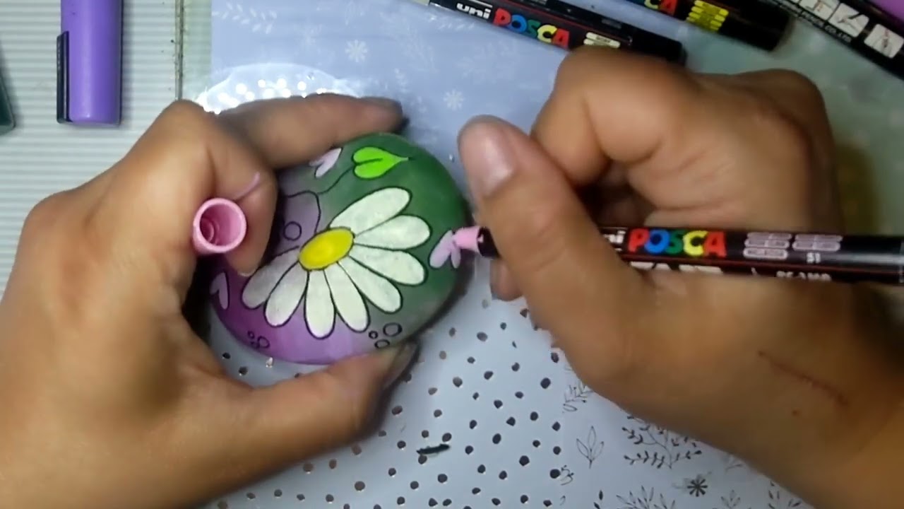 Pretty Daisy Rock Tutorial