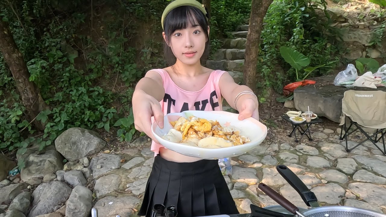 粥粥山林间做饭体验之第十三道菜，鸡蛋煲豆腐，静静欣赏粥粥的美