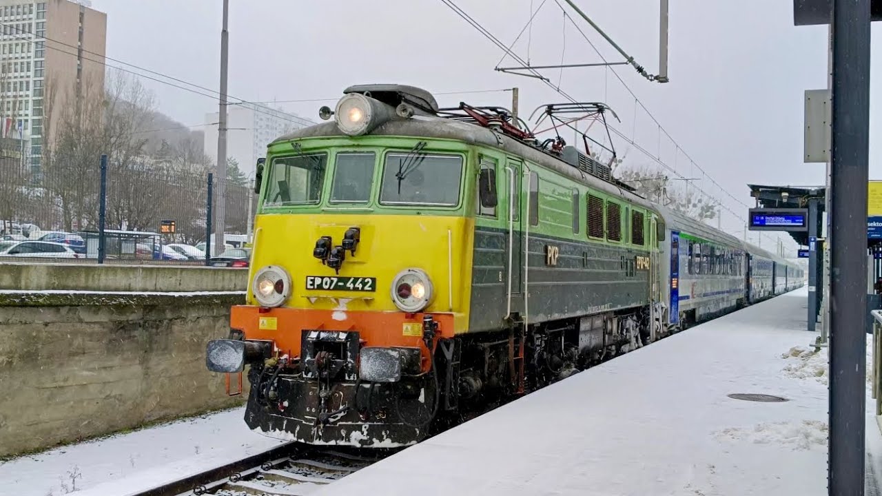 RARYTAS!!! EP07-442 oraz pociągi na stacji Gdynia Główna 