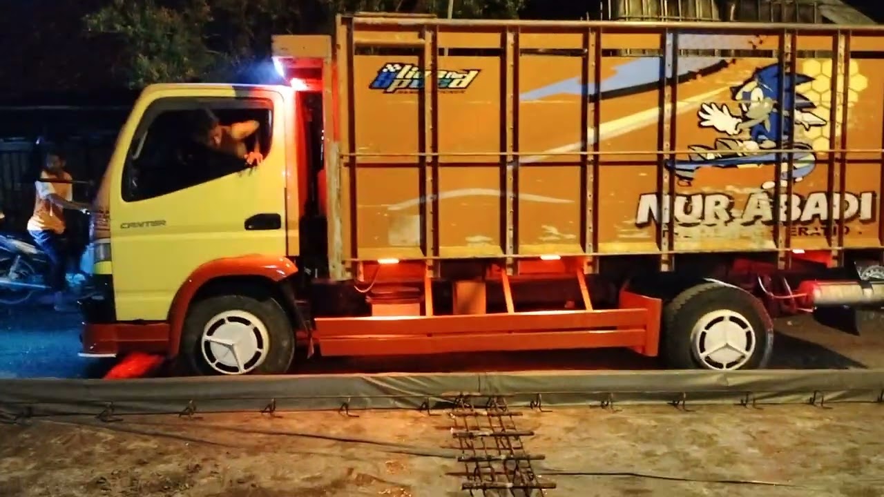 HIDUP DI DESA. DI ADU KARNA PERBAIKAN JALAN