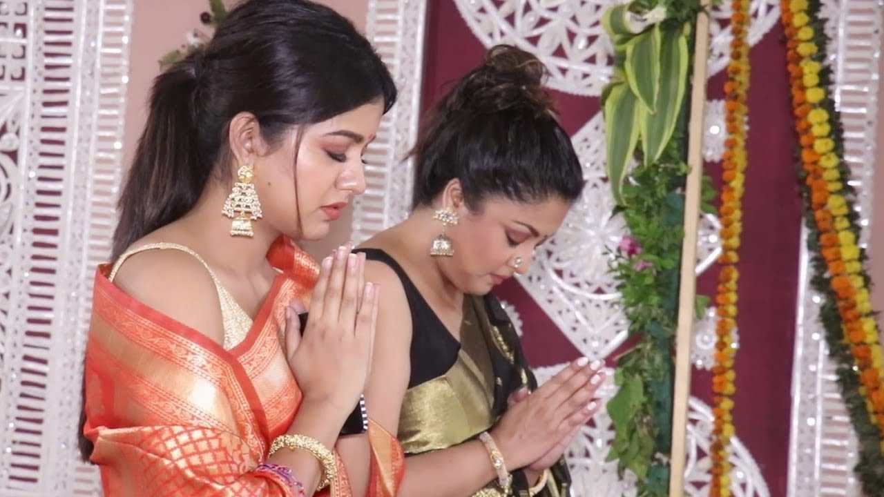Tanushree Dutta With Beautiful Sister Ishita Dutta At Diwali Puja