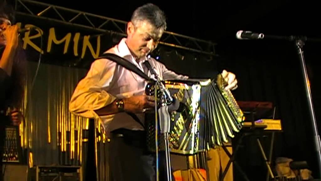 Didier  MALVEZIN  et sa  chanteuse  Sandrine  au  Gala  de  Rignac