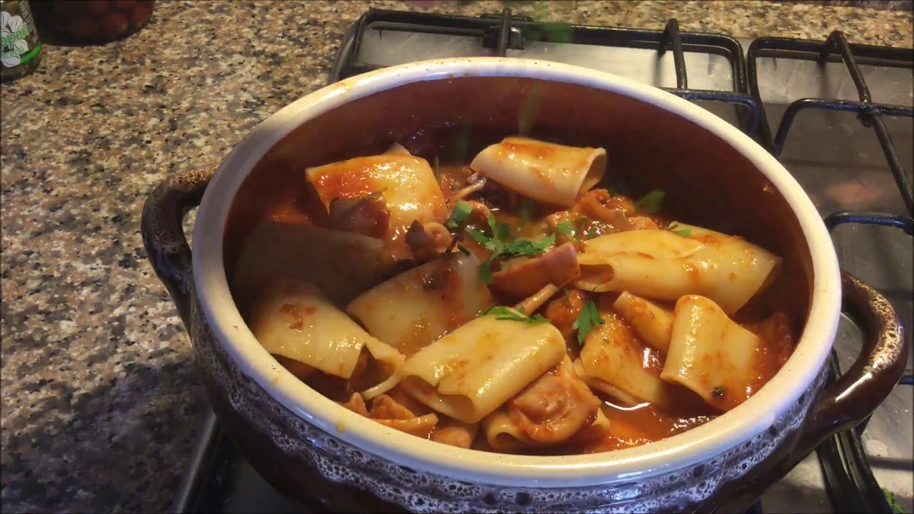 Paccariata con calamari al sugo