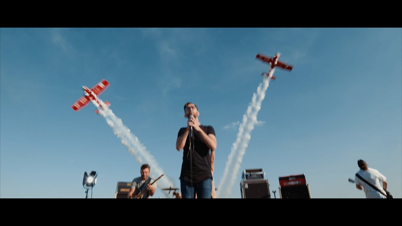 Eleanor Gray - Walking On The Clouds (Official video) feat. Grupa Akrobacyjna Żelazny