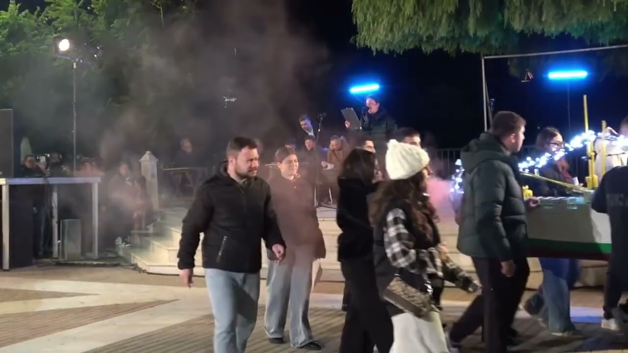 ΤΟ ΠΑΡΑΔΟΣΙΑΚΟ ΕΘΙΜΟ “Αγιοβασιλιάτικα Χιώτικα Καραβάκια”  18+1 καραβάκια σαλπάρουν για την πλατεία.