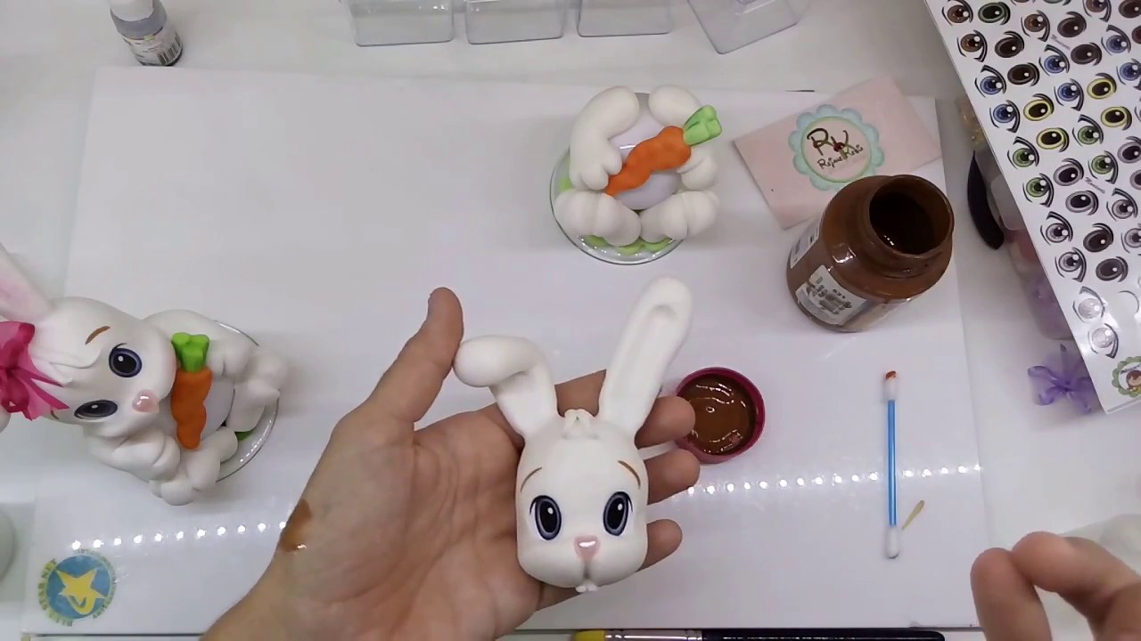 Diy Coelhinha na Bola Acrilica   Pascoa   Biscuit