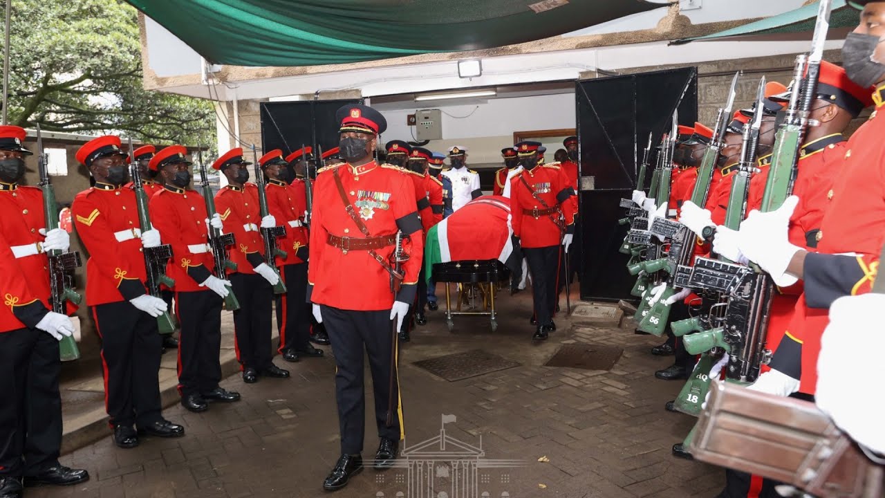 SEE WHAT HAPPENED AT LEE FUNERAL HOME BEFORE THE BODY OF MWAI KIBAKI WAS TAKEN TO STATE HOUSE!!