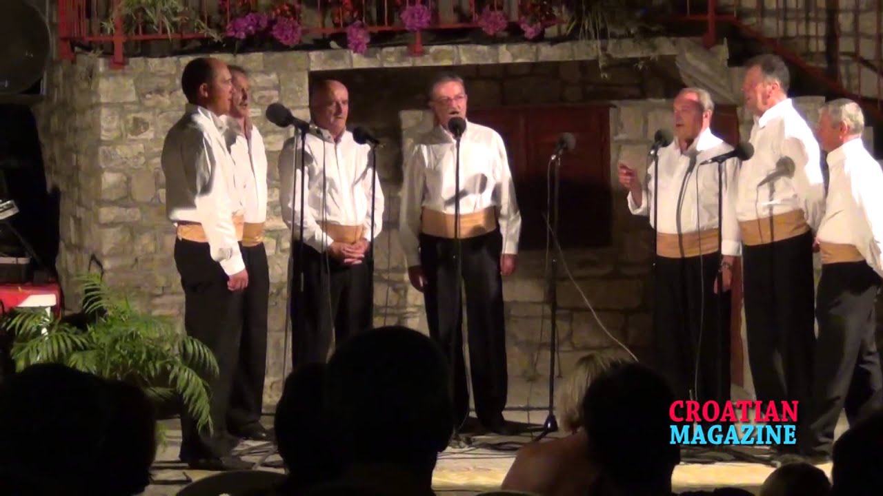 Klapa Čuvite i Donjaci Martinci koncert - Stomorska, Island of Šolta, Croatia - CROATIAN MAGAZINE