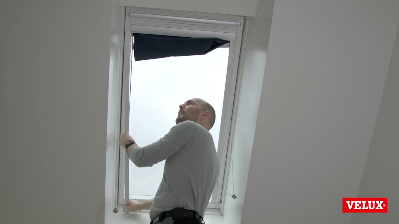 How to dismount a VELUX blind