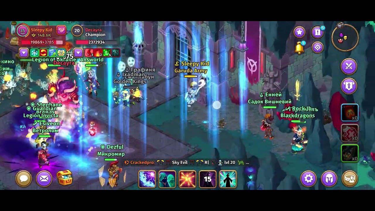 Skylore: mage clone Vs  boss decayra