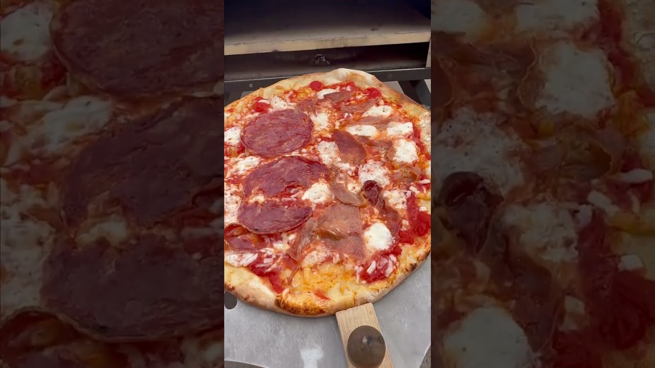 Artisan pizza. Chef-level performance. Bertello Outdoor Pizza Oven delivers both. 🍕✨