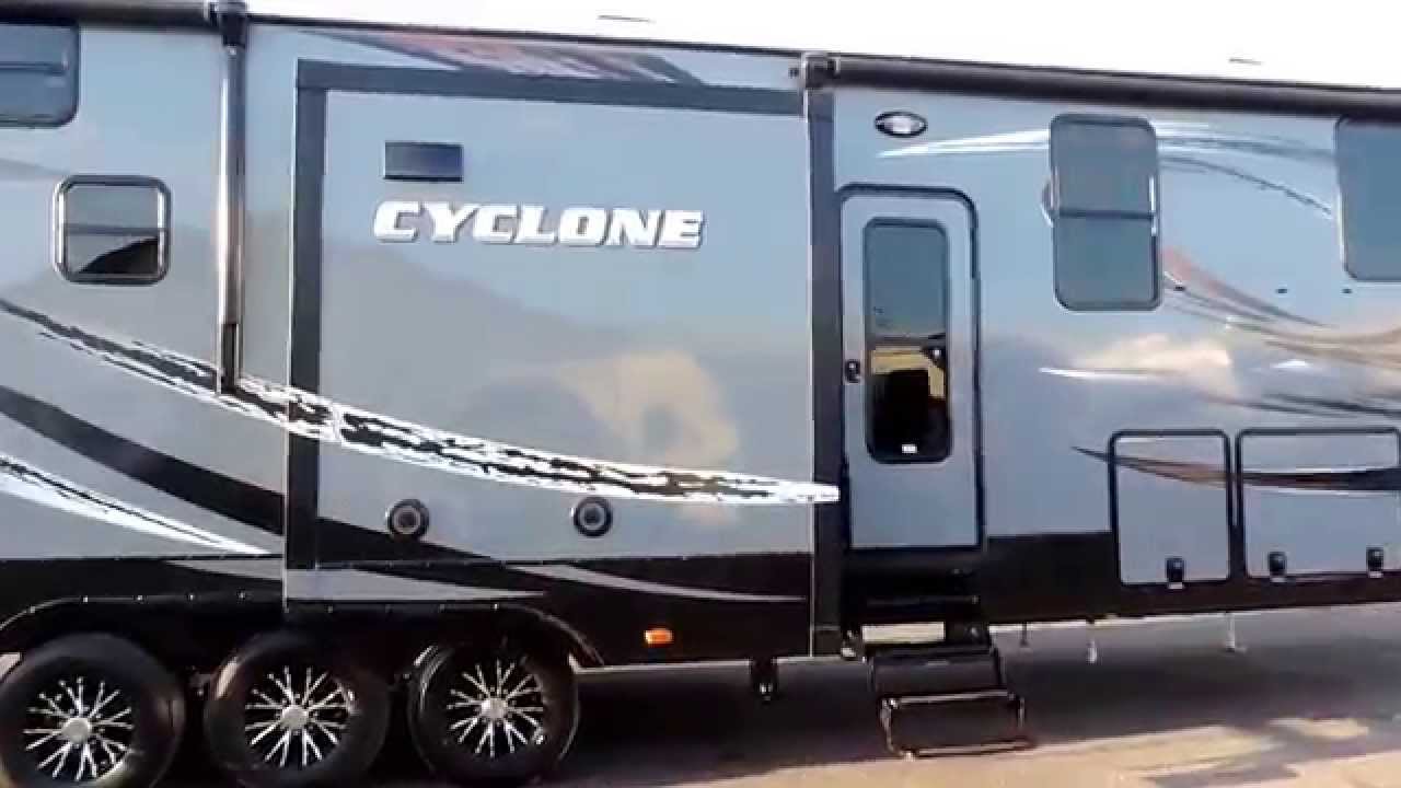 Awesome 43' 2016 Heartland Cyclone 4100 KING 3-Slides W/ Generator!!