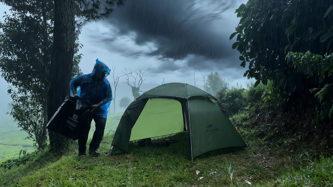 Одиночный кемпинг под проливным дождем 🌧🌩 - Расслабляющий дождь в палатке
