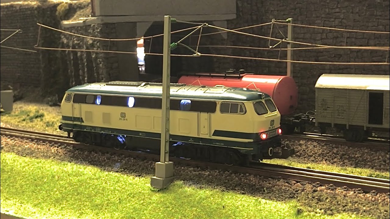 Trix Express Bastler zeigt: Digitalisierung einer älteren V218  mit Fahrt- und roten Rücklichtern