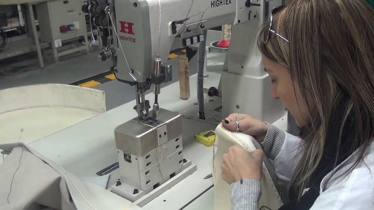 Double needle upholstery sewing machine for topstitching with braided thread