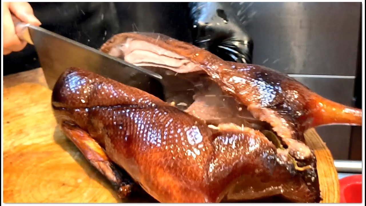 香港燒鵝 Tangerine Peel Roast Goose So Fragrant Yummy 陳皮燒鵝新鮮出爐即斬 熱辣辣 爆煙爆汁 華哥華山論武 太極出招 嘆為觀止 香港美食 榕記陳皮燒鵝