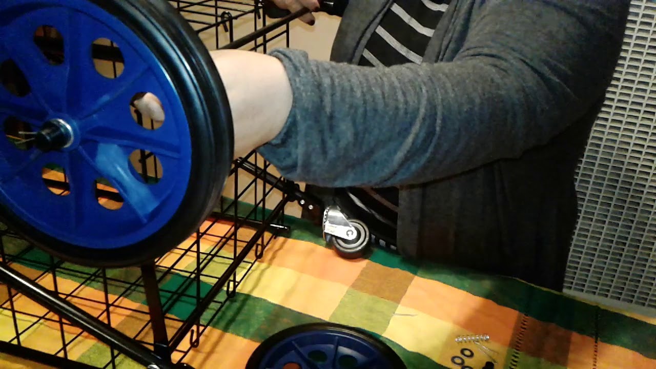 Instalando llantas traseras de un Utility Rolling shopping Cart.