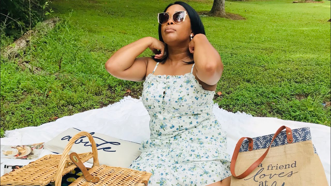 5 Feminine outfits for a picnic , What to wear