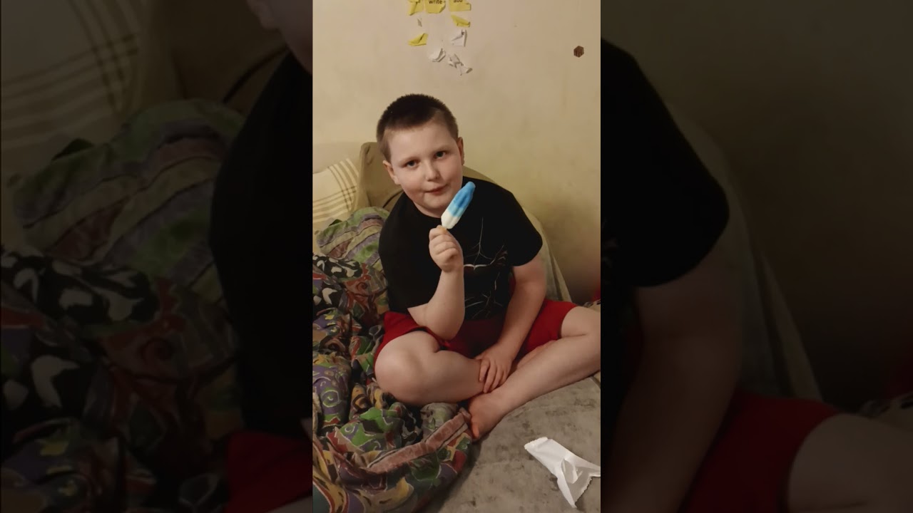 (Henry reviews) (bomb pops extreme) blue raspberry freeze