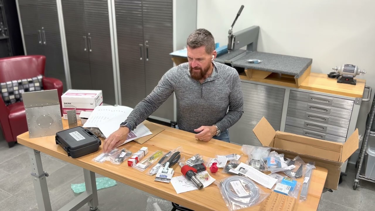 UnBoxing Cleaveland Tools Vans RV14A Building