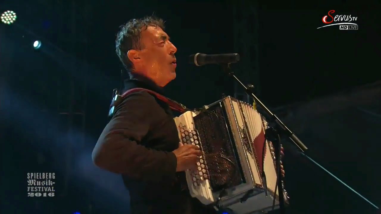 Hubert von Goisern: Brenna tuat's guat - Spielberg Musikfestival 2016