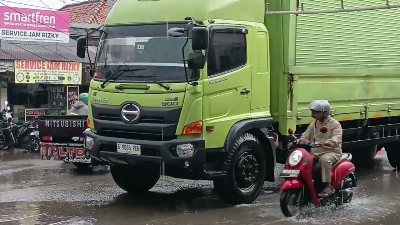 #GAWAT hujan seharian, begini kondisi lalu lintas di jalan industri cikarang indonesia