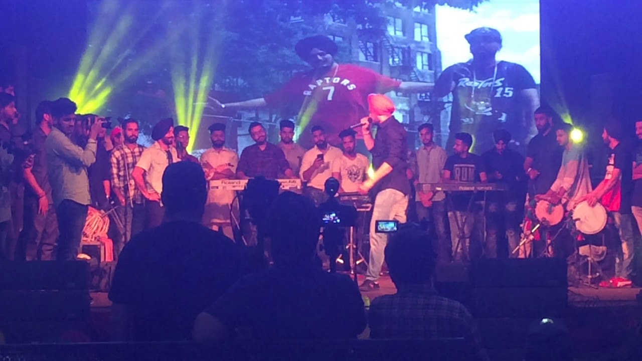 Baapu Mera Kehnda Gal ikk Ni | Sidhu Moose Wala | Live Performance in DAV College Chandigarh| |2K18