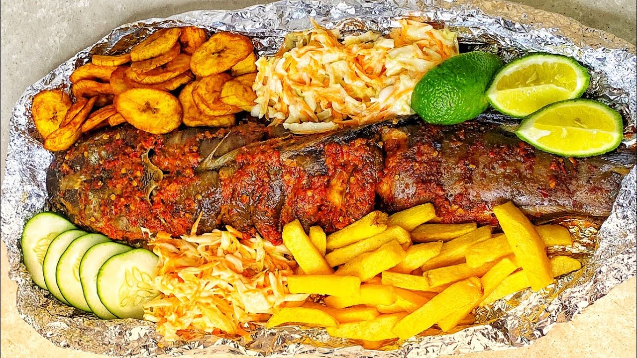 Как приготовить шашлык из сома дома / Вкусный жареный сом