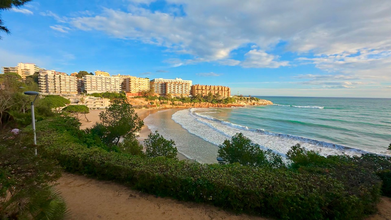 🌊🌅 ¡IMPRESIONANTE OLEAJE en Salou! 😱 Paseo al Atardecer por la Costa | Walking Tour 4K