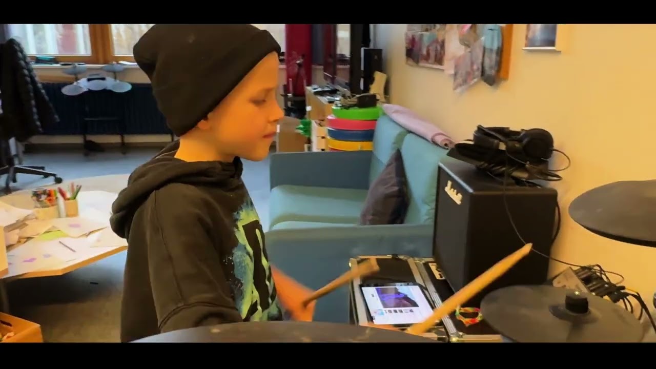 Jakob 8 Jahre spielt METALLICA   Enter Sandman