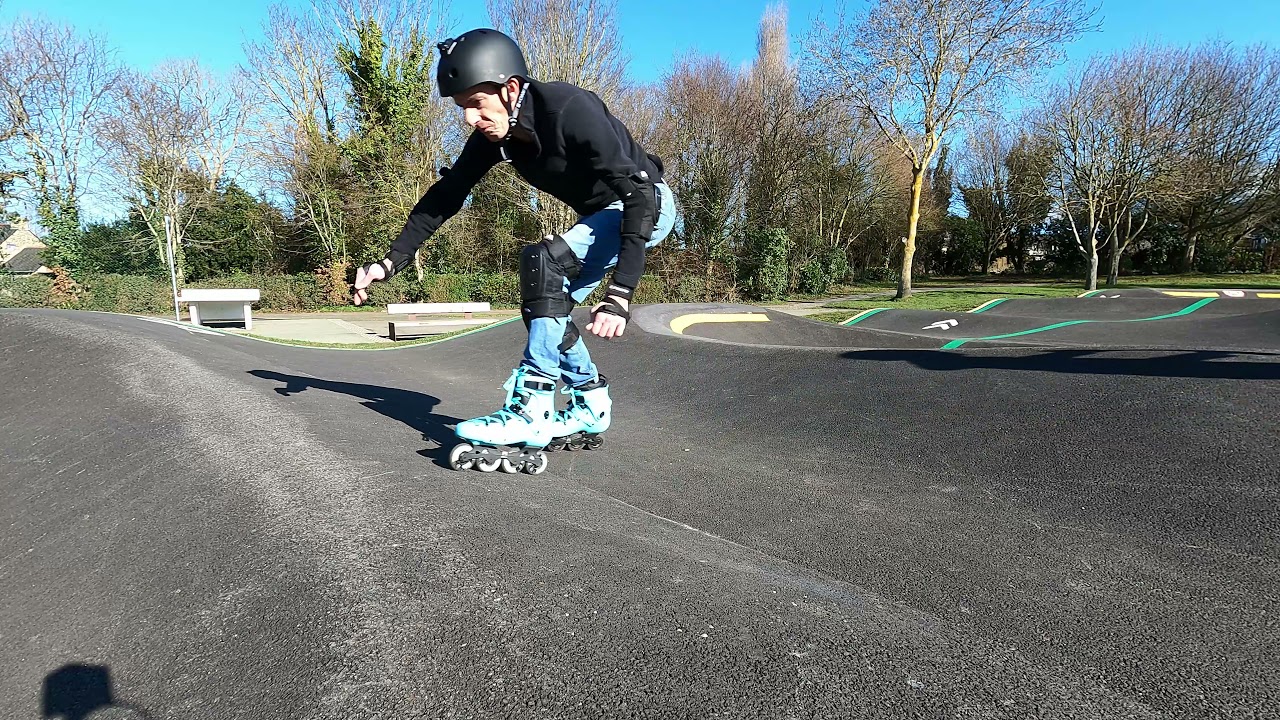 PUMPTRACK de HILLION en Roller (06/02/2021), j'apprends &agrave; sauter sur les bosses