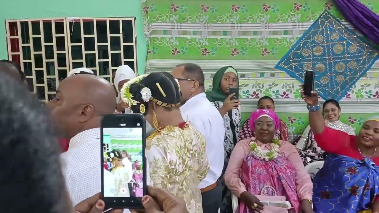 WAKATI MOUHIMOU WALI TARI LA HAROUSSI  HOUSIKA MINDROU