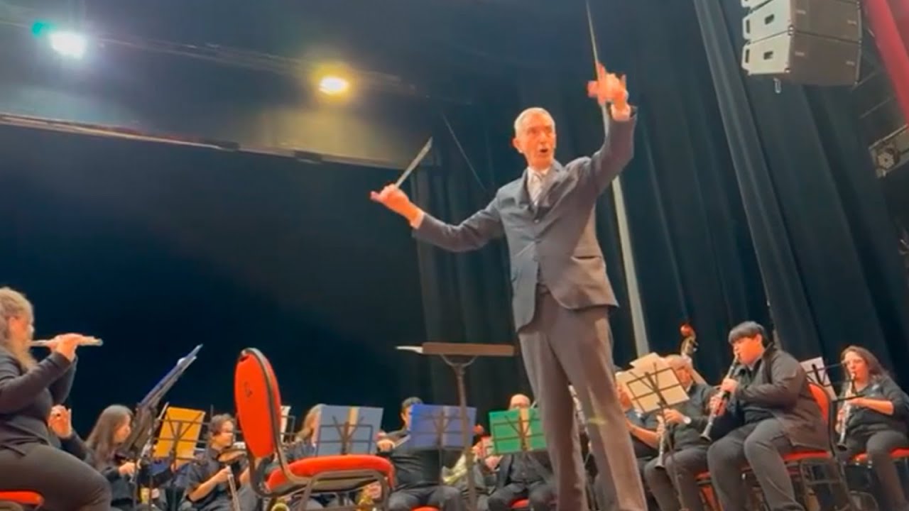 NELSON CASTRO, COMO NUNCA LO VISTE: DEBUT&Oacute; EN ROSARIO COMO DIRECTOR DE ORQUESTA CON LA MARCHA DE SL