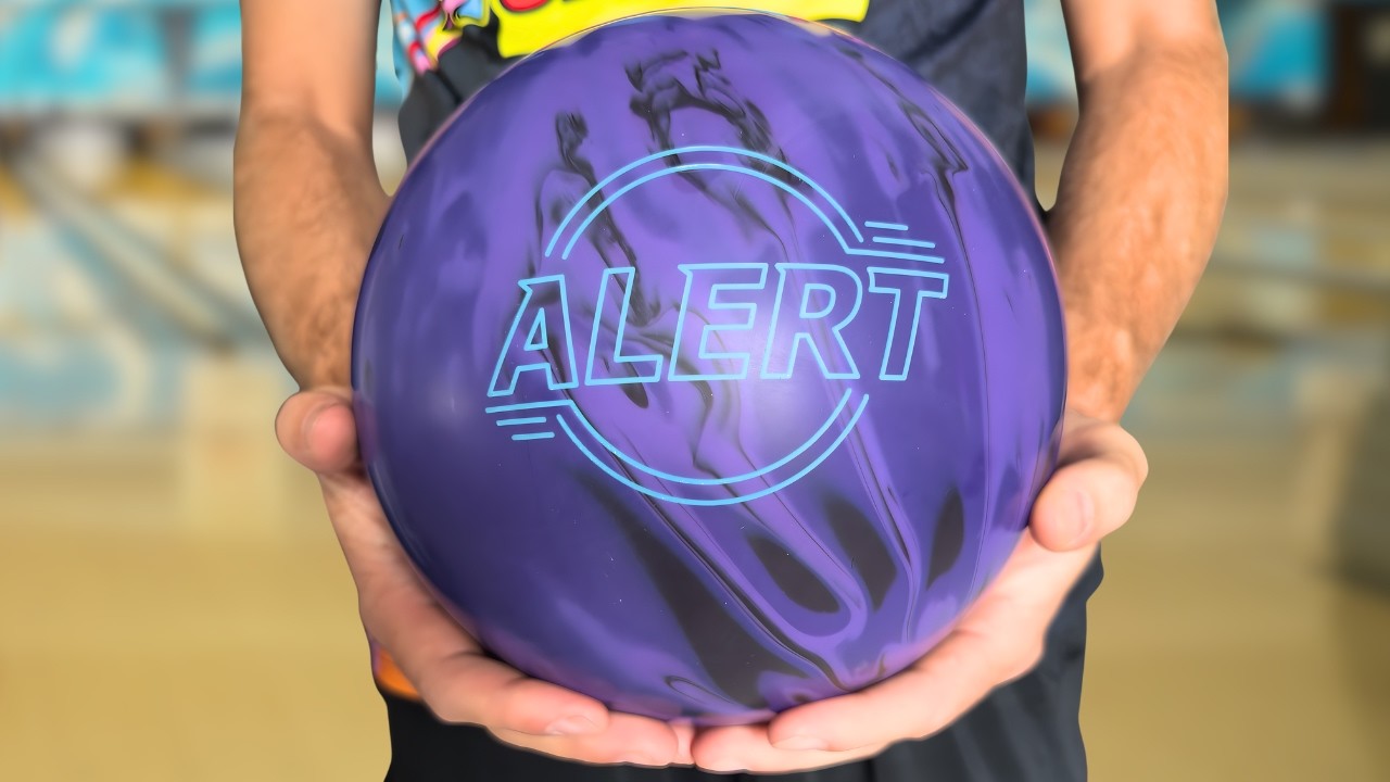 Шар для боулинга, созданный для КАЖДОГО! Обзор Brunswick Alert с Пэкки Ханраханом