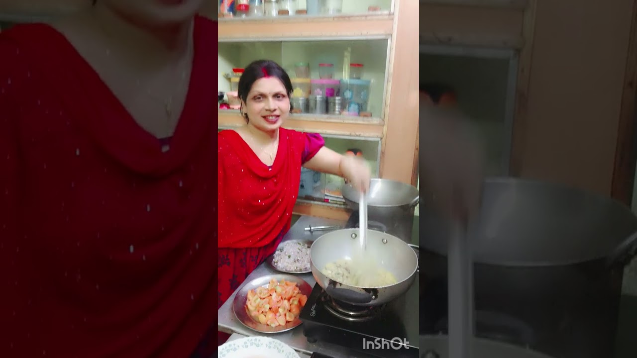 # गरमा-गरम उपमा और तीखी टमाटर की चटनी 😋